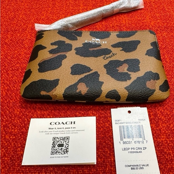 ❤️❤️New coach wristlet/wallet with leopard print❤️ - Picture 10 of 15